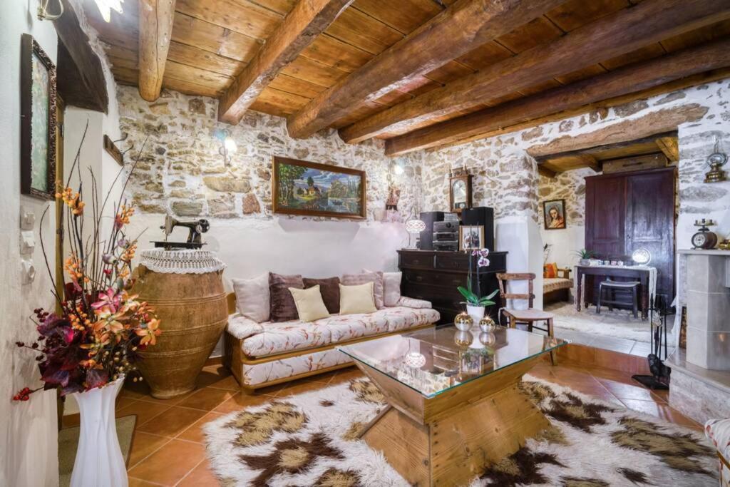 Traditional Cretan Stone House In The Center Of Crete Litos Exterior photo